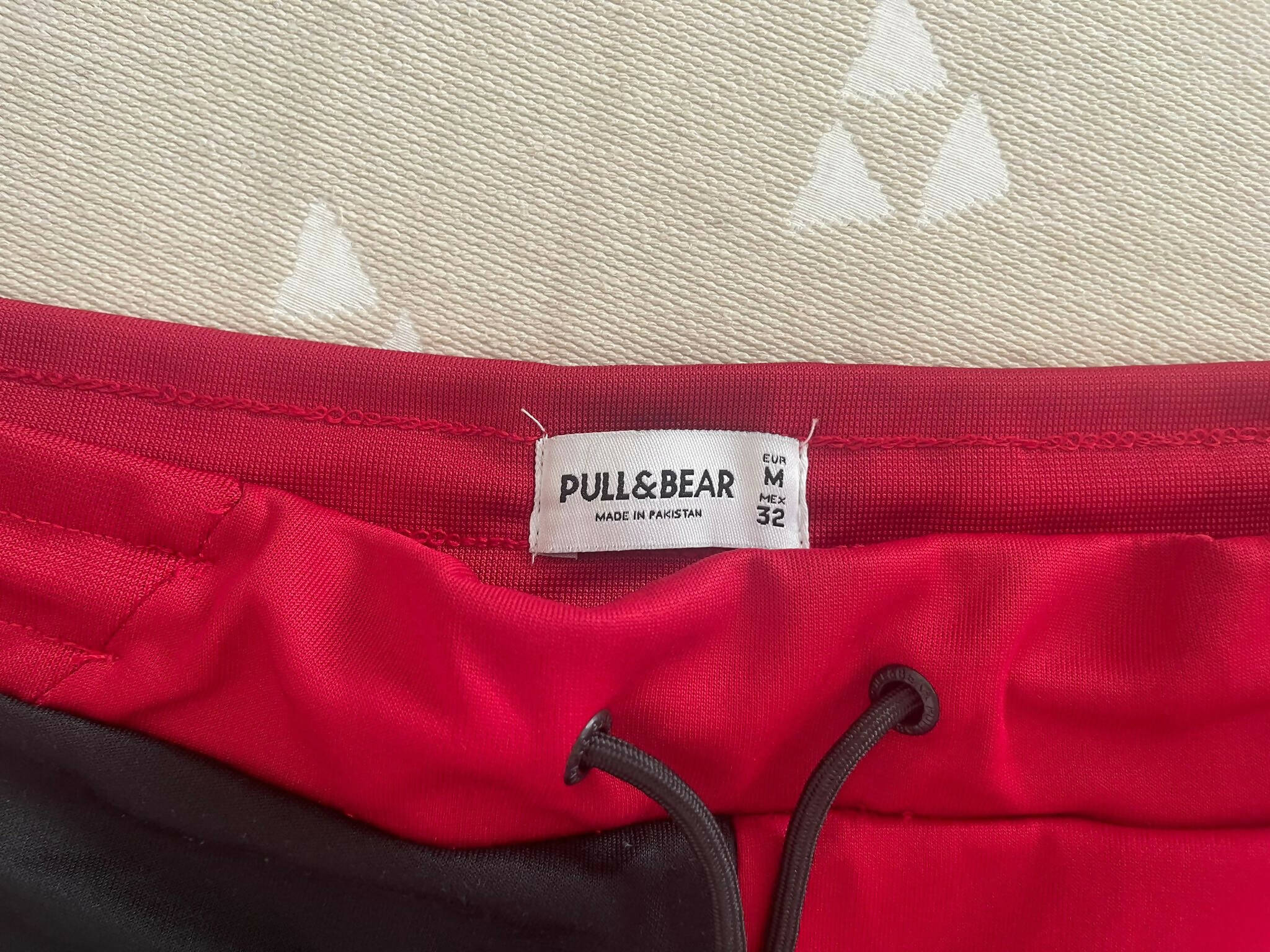 Pull and Bear | Red Pant Unisex (Medium) | Men Jeans & Bottoms | Preloved