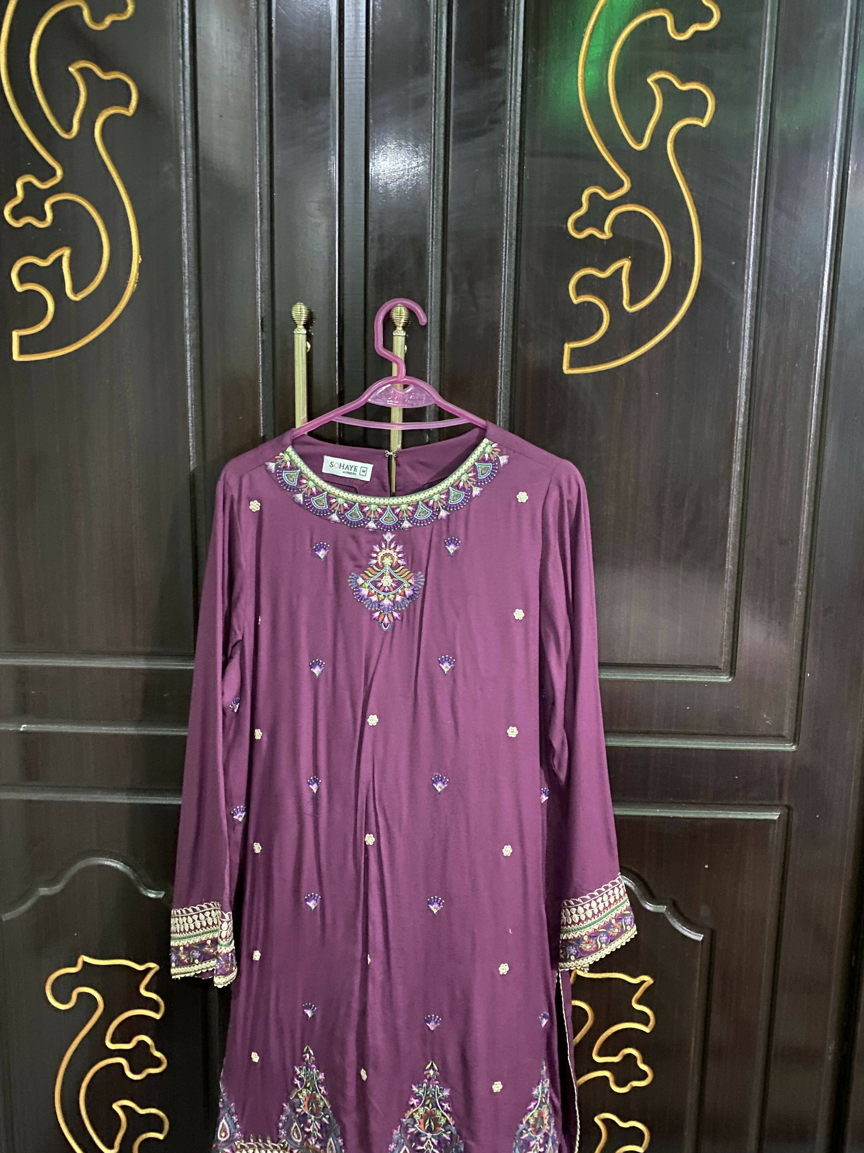 Sohay | Fancy Lawn Kurta | Women Branded Kurta | Medium | Preloved