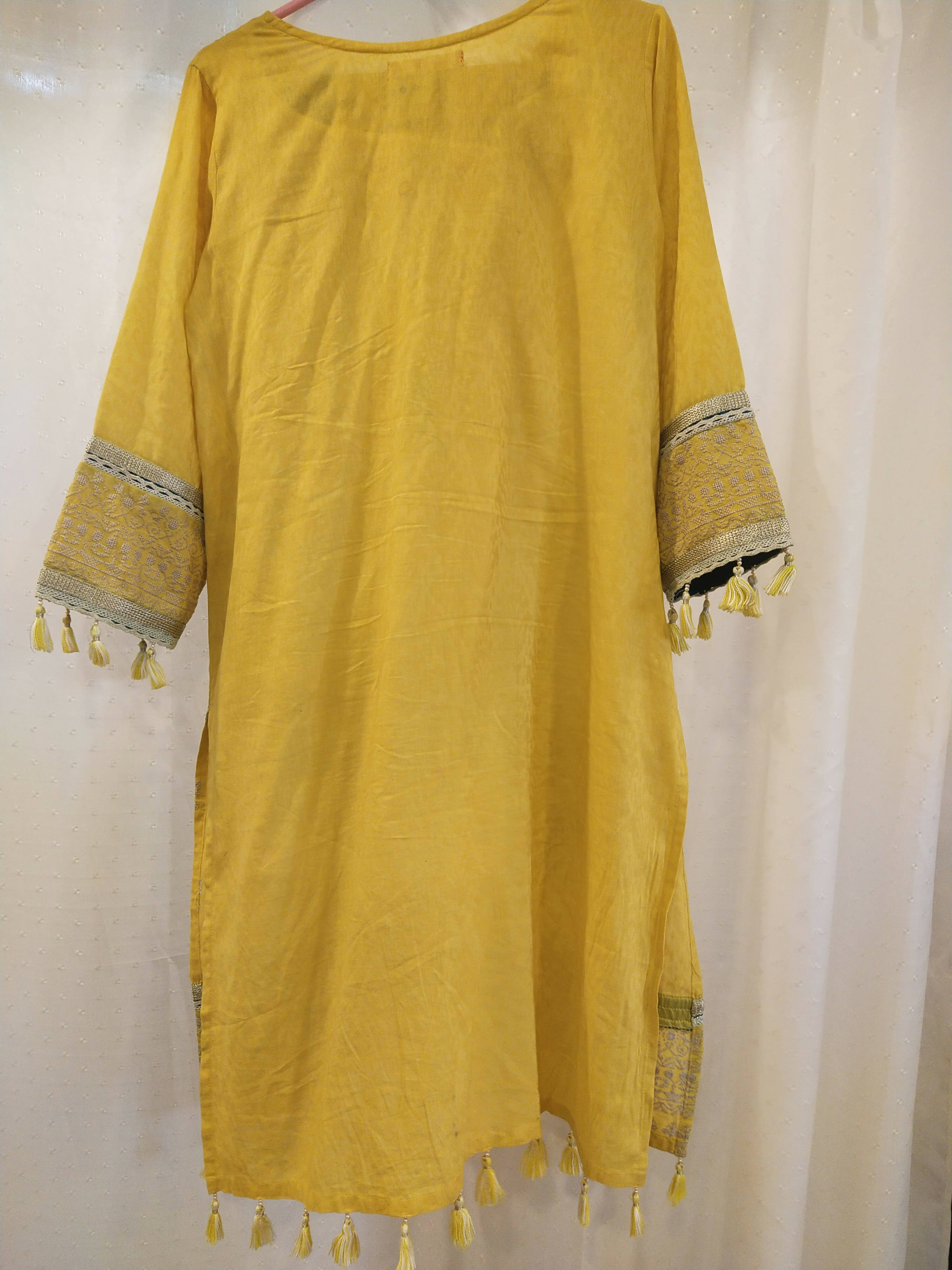 Zeen | Women Branded Kurta | Yellow lawn 3 PC Suit | Small | Preloved