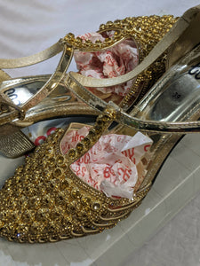 Gold pump shop shoes wedding