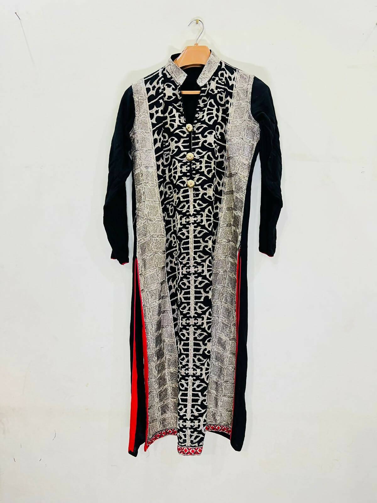 Black kurta with tilla work | Women Locally Made Kurta | Medium | Preloved