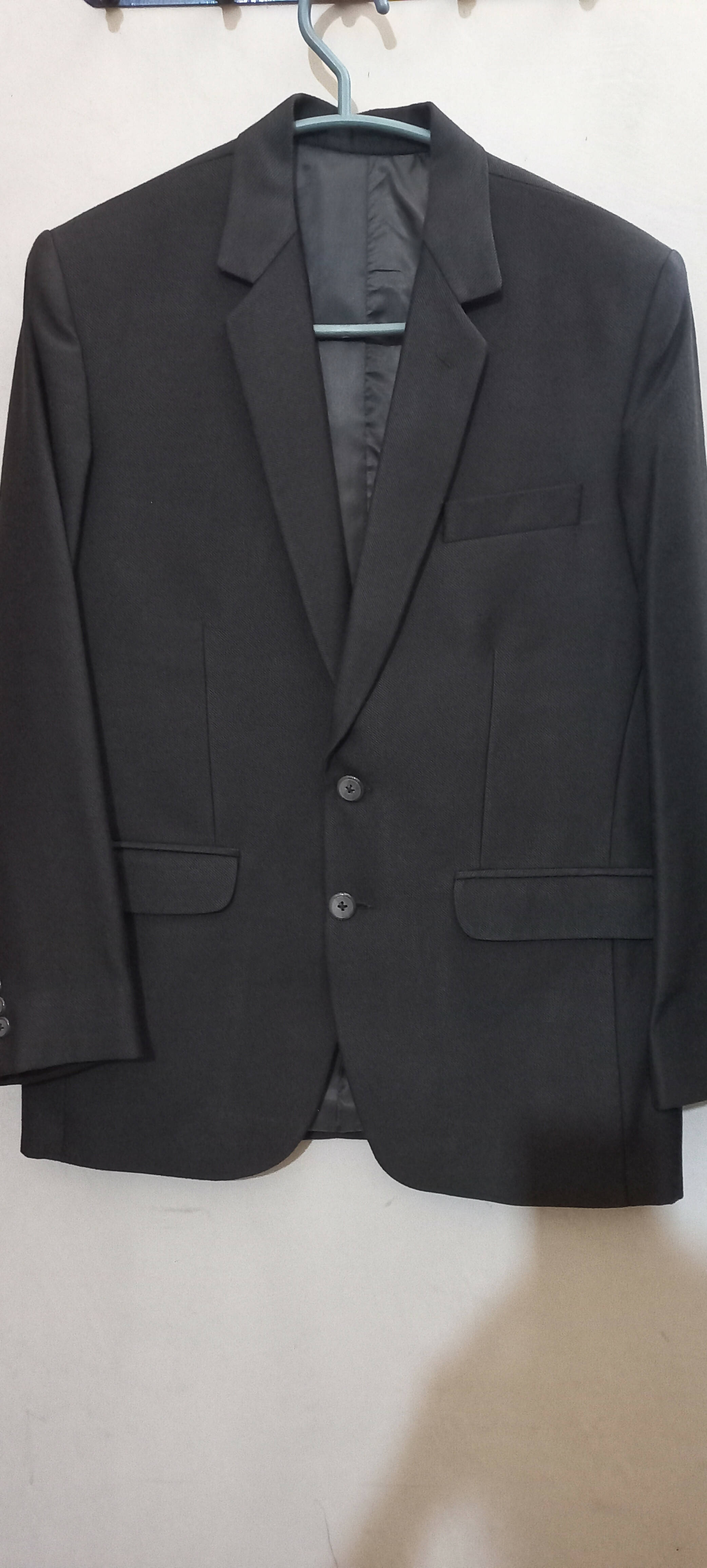 کالا پینٹ کوٹ | مردوں کی ٹی شرٹس اور شرٹس | ایک بار پہنا۔