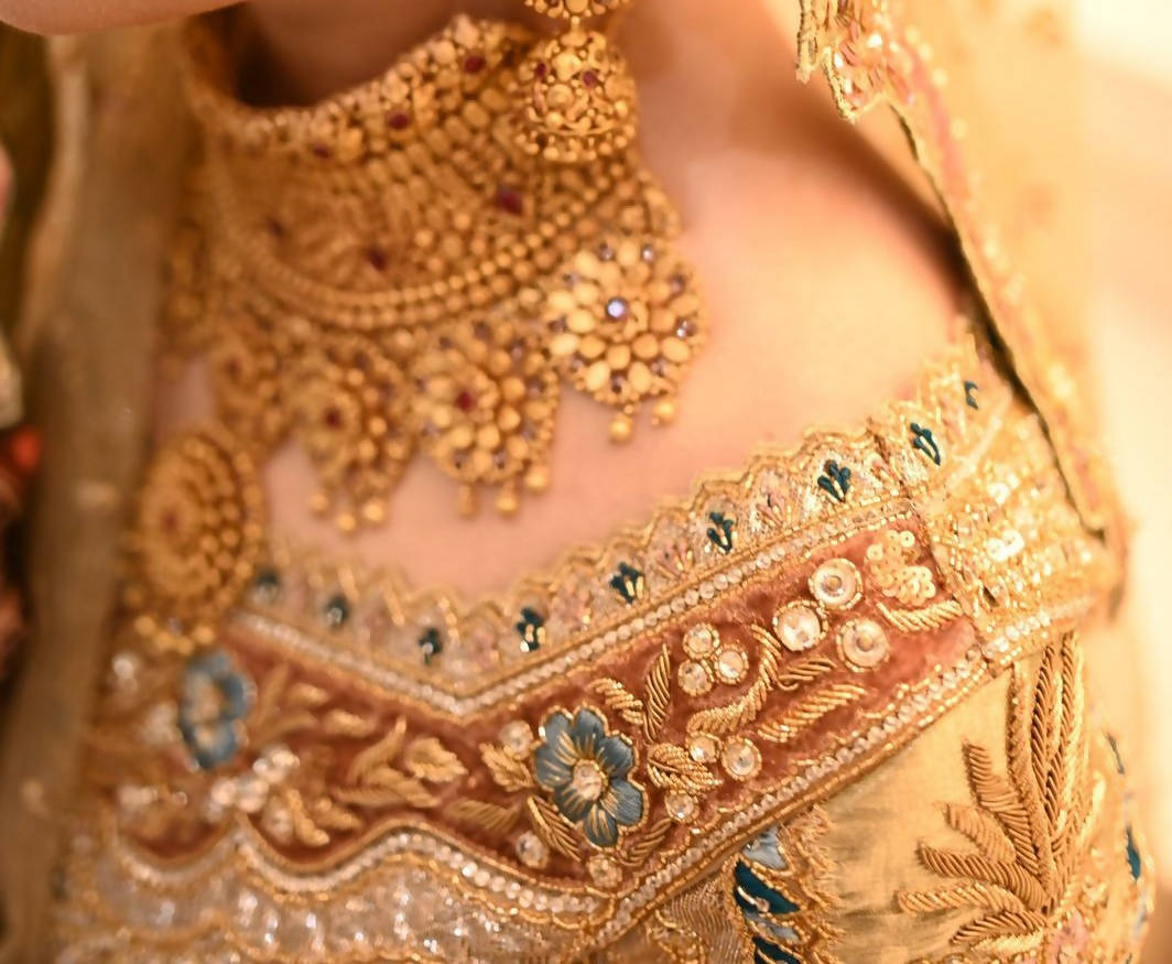 Teena Durrani | Gold bridal lehnga | Women Bridals | Preloved