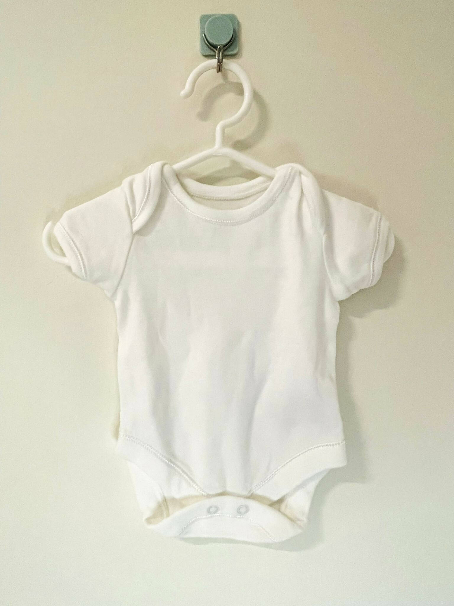 Mothercare | White Onesie 3 months | Kids Bodysuits & Onesie | Preloved