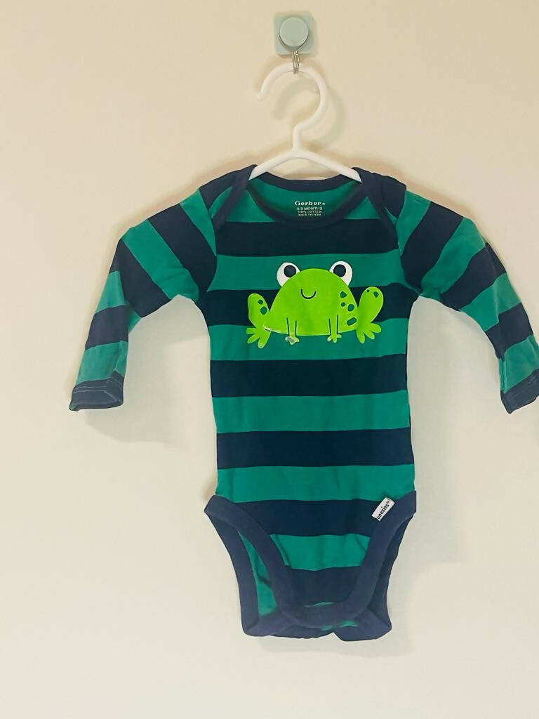 Gerber | Green Onesie | Baby Boys Bodysuits & Onesies | Size: 0-3 months | Preloved