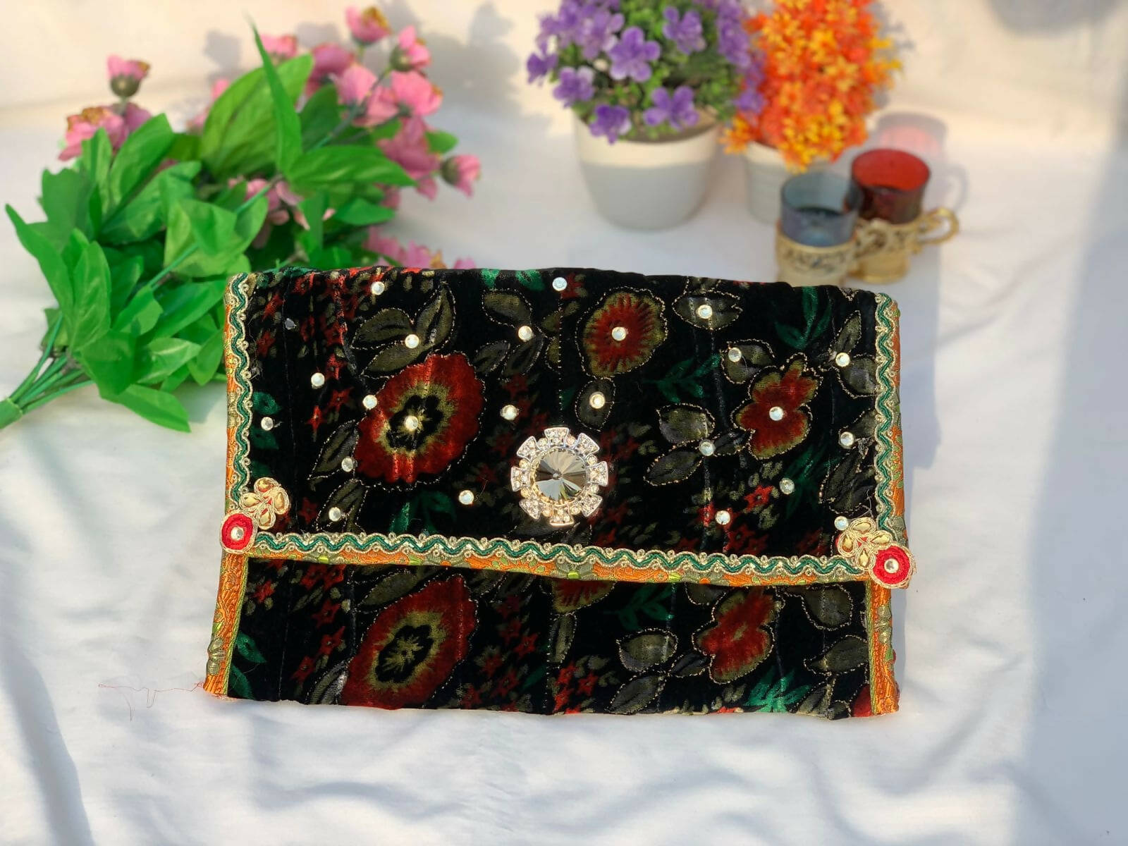 Floral Embroidered Velvet Clutch Bag – BoutiqueByMariam