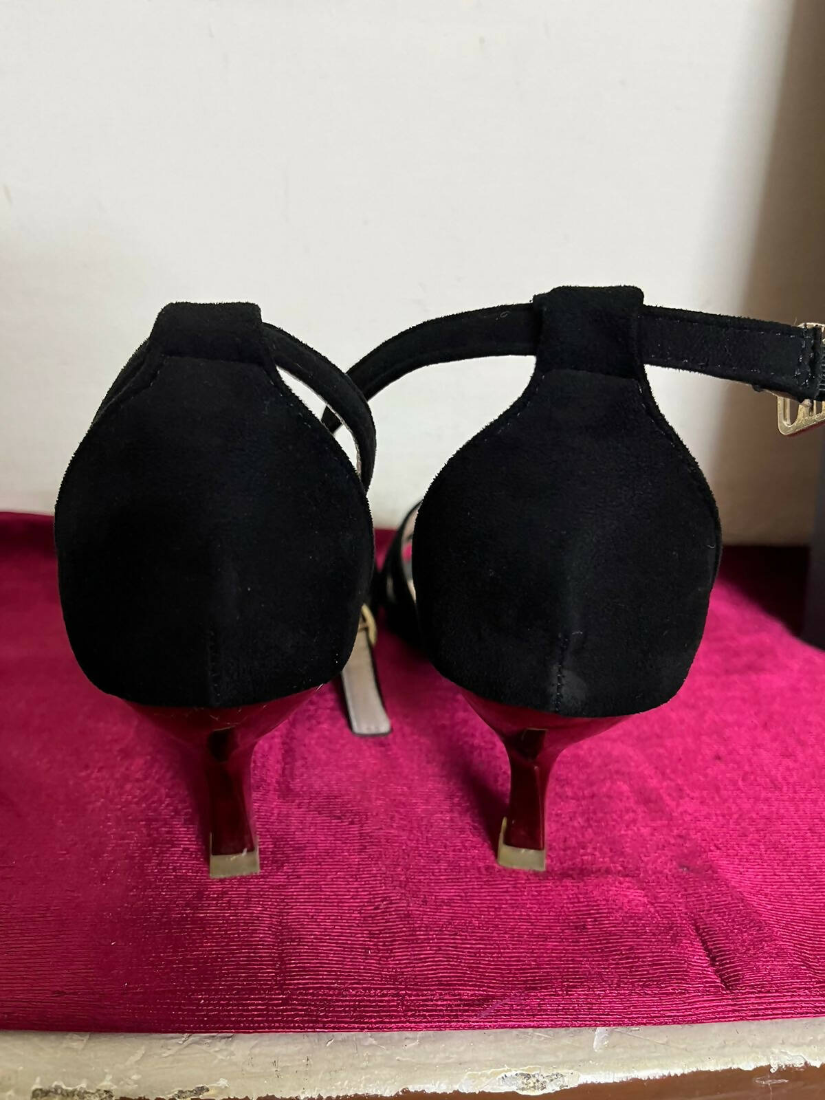 Metro | Black Velvet Heels | Women Shoes | Size: 39 | Worn Once