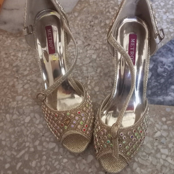 Buy Peach Heeled Sandals for Women by Metro Online | Ajio.com