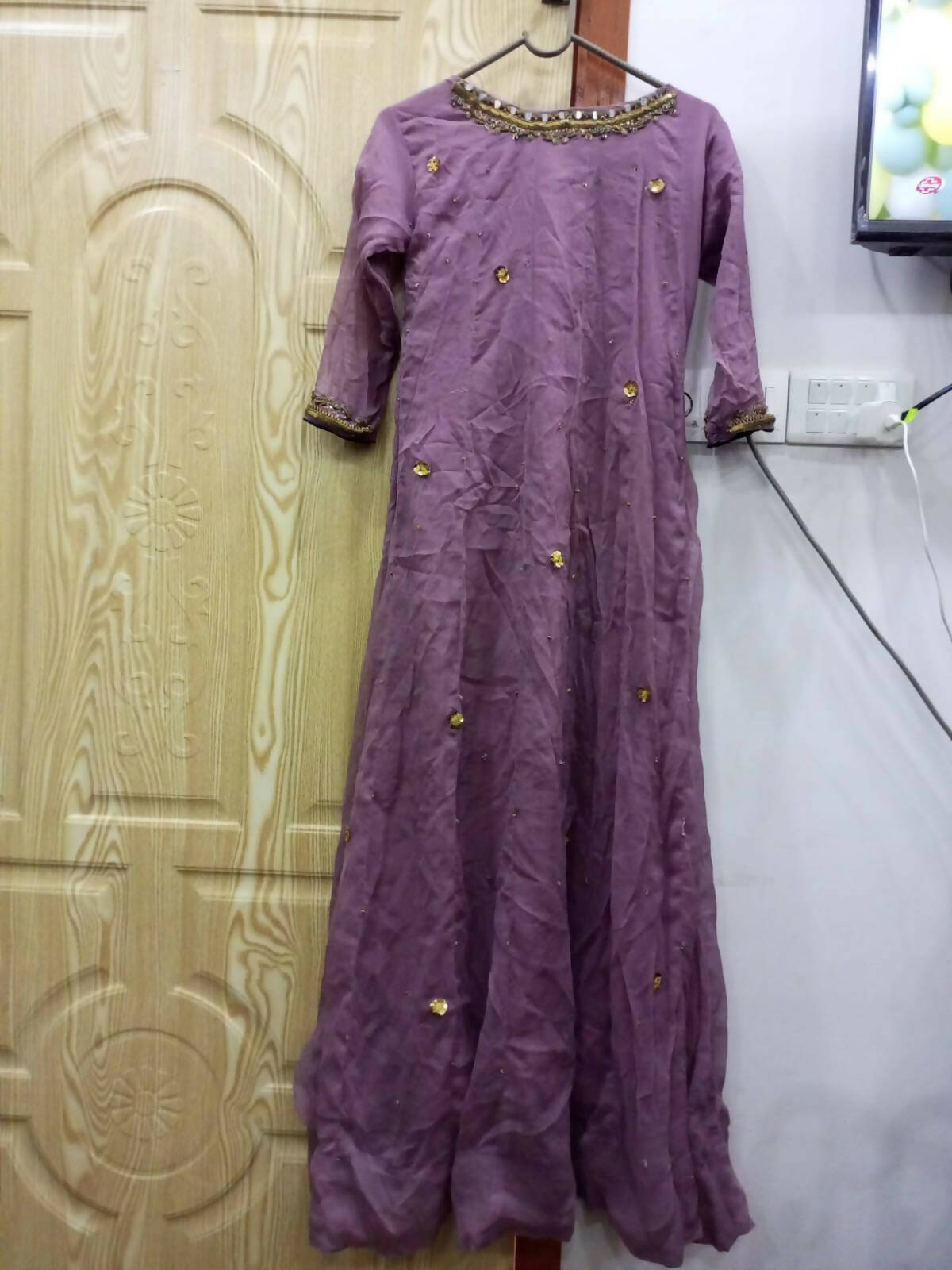 Stylish Crinckle chiffon 3pc suit (Size: M) | Women Frocks & Maxis | Preloved