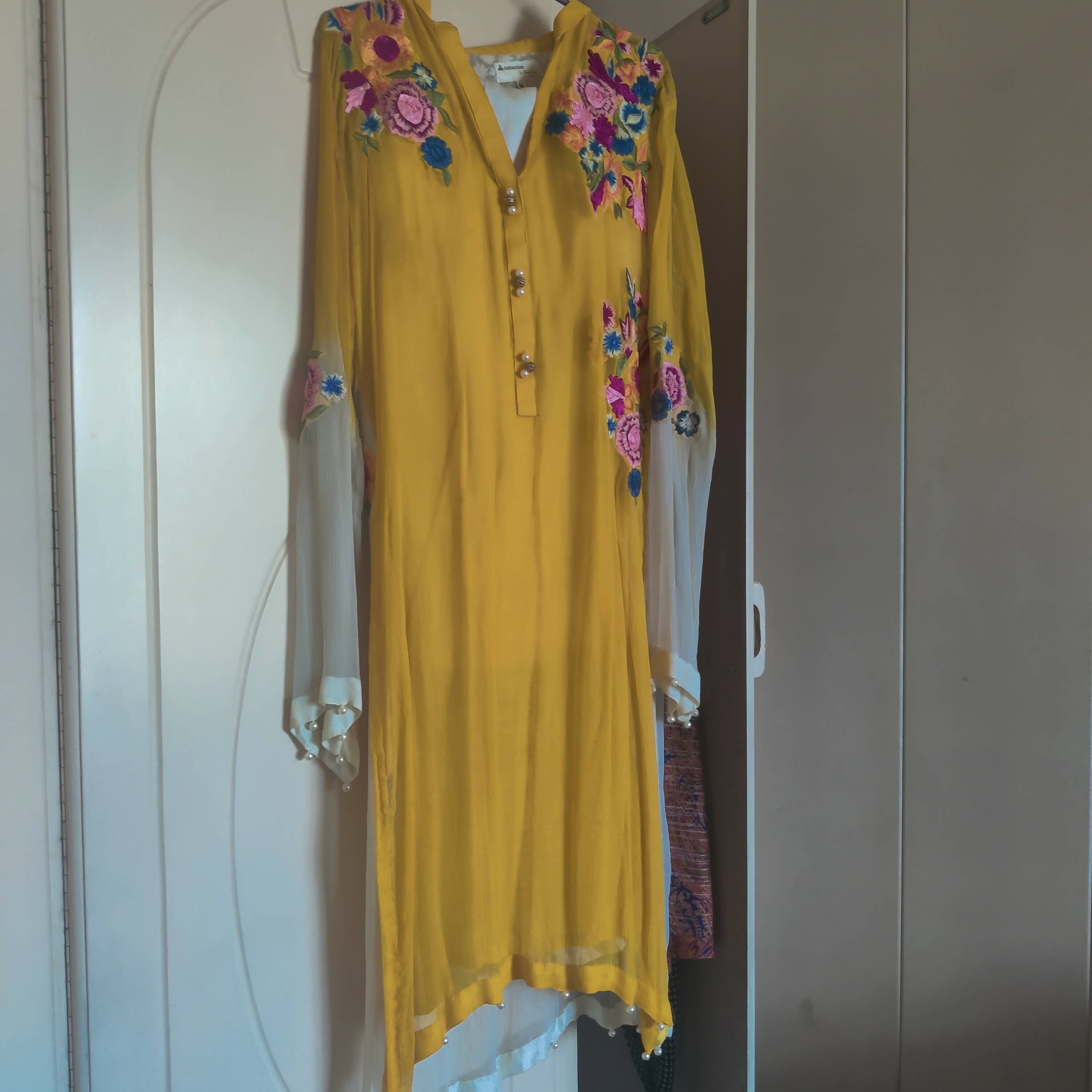 Attraction | Women Branded Kurta | Medium | Preloved