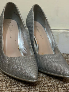 Silver Heels (Size: 8) | Women Shoes | Preloved