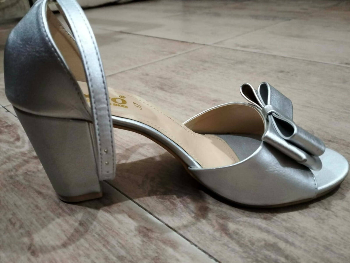 Metro | Silver Heels | Women Shoes | Size 7 | Worn Once