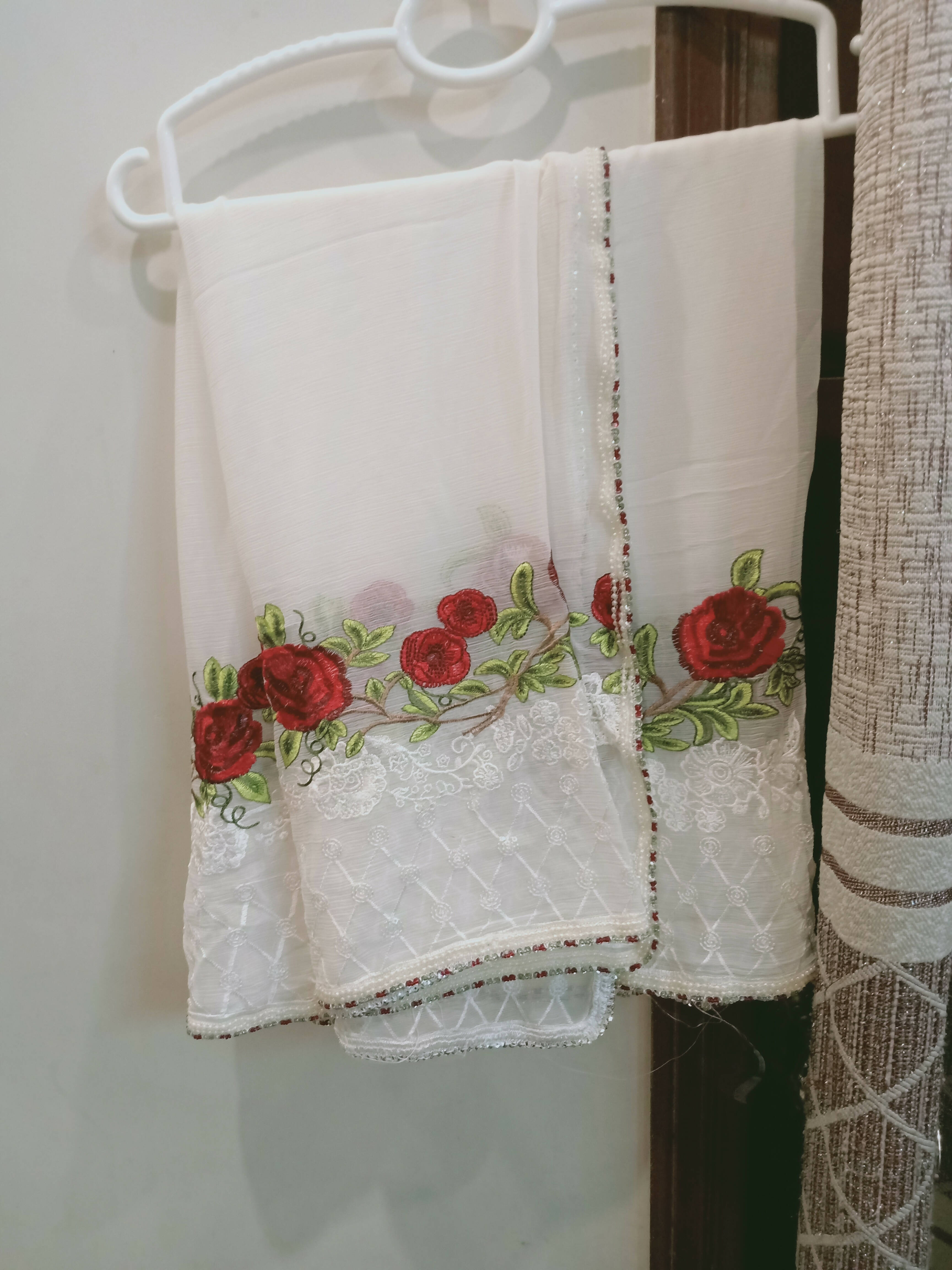 Beautiful White Suit | Women Locally Made Formals | Medium | Preloved